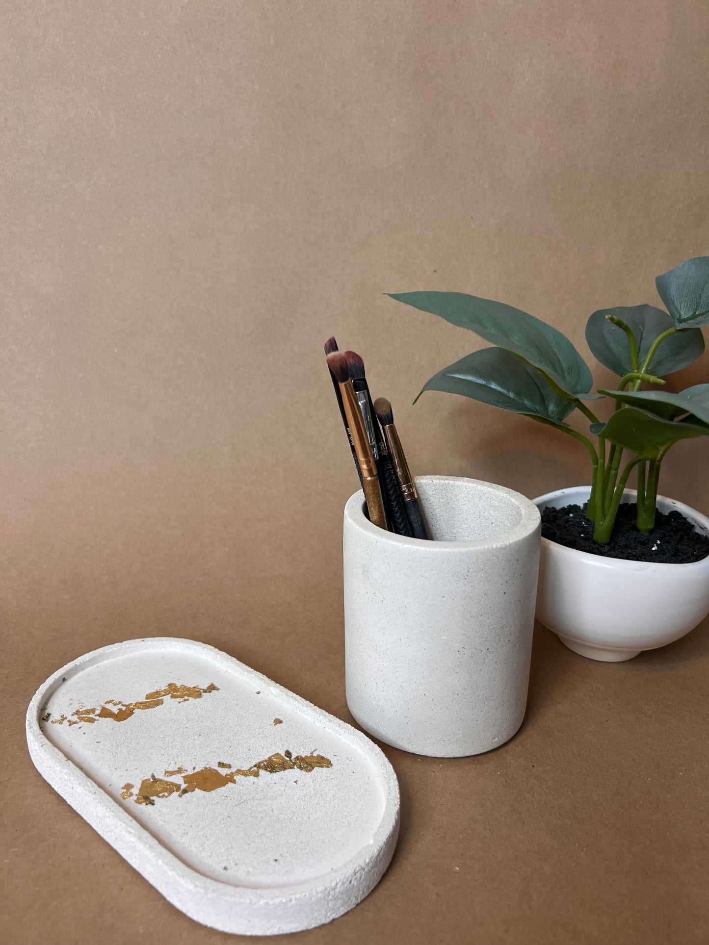 Oval tray
