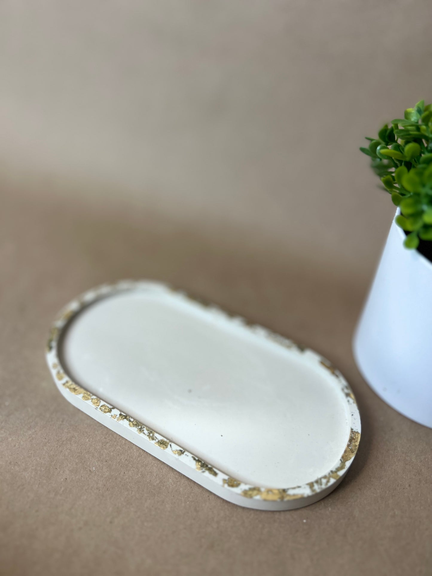 Oval tray